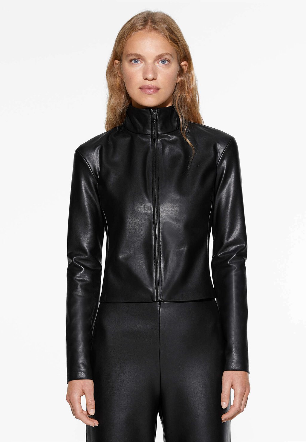 Куртка из искусственной кожи OYSHO, черная фото