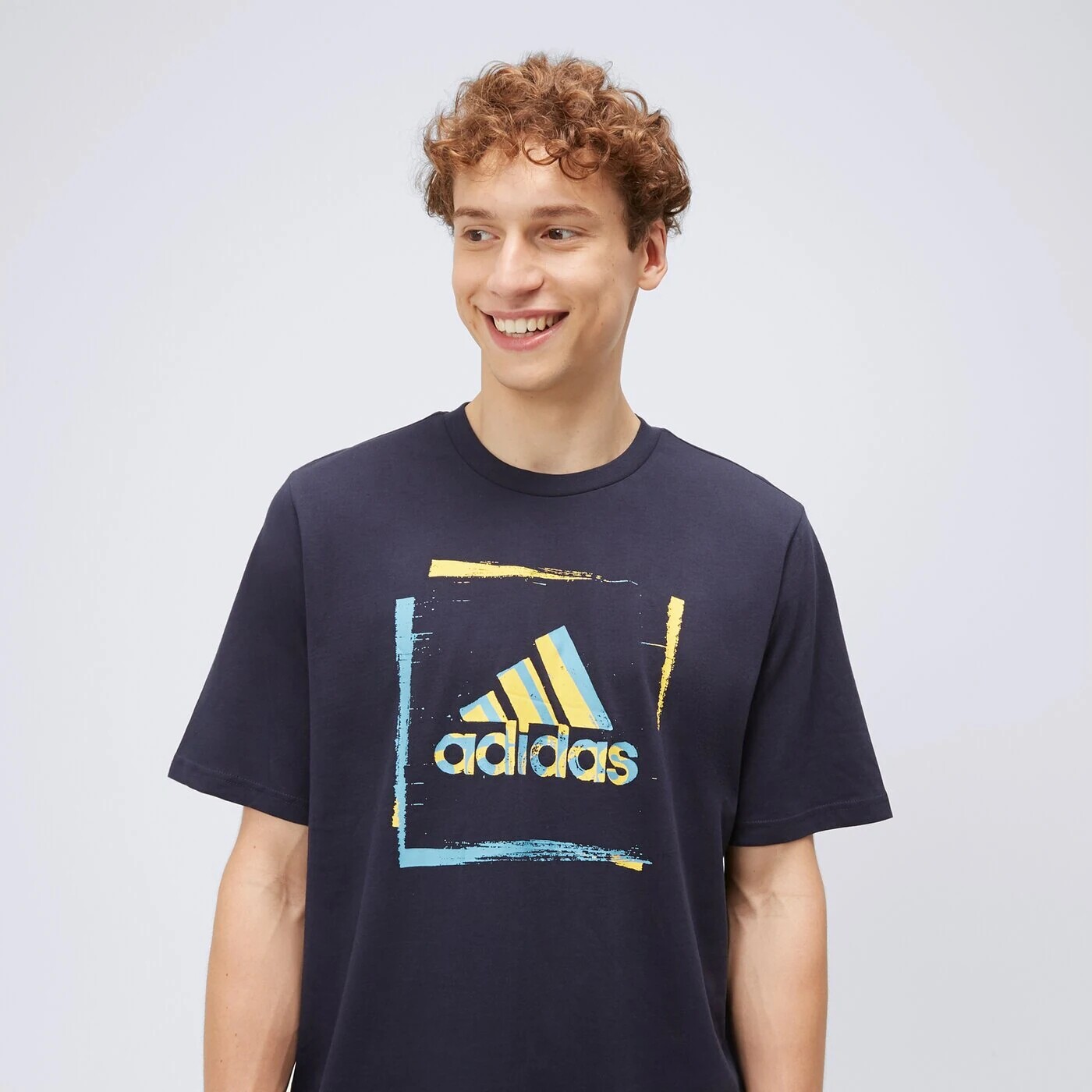 

Футболка Adidas с принтом, синий