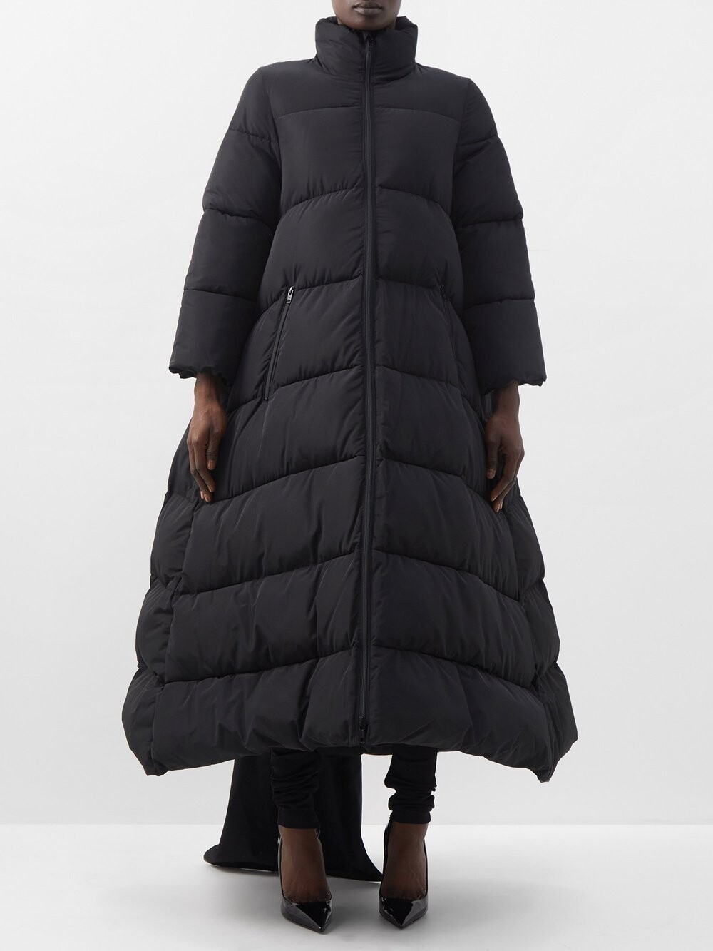

Стеганое пальто из технической оболочки с аппликацией в виде банта Balenciaga, черный