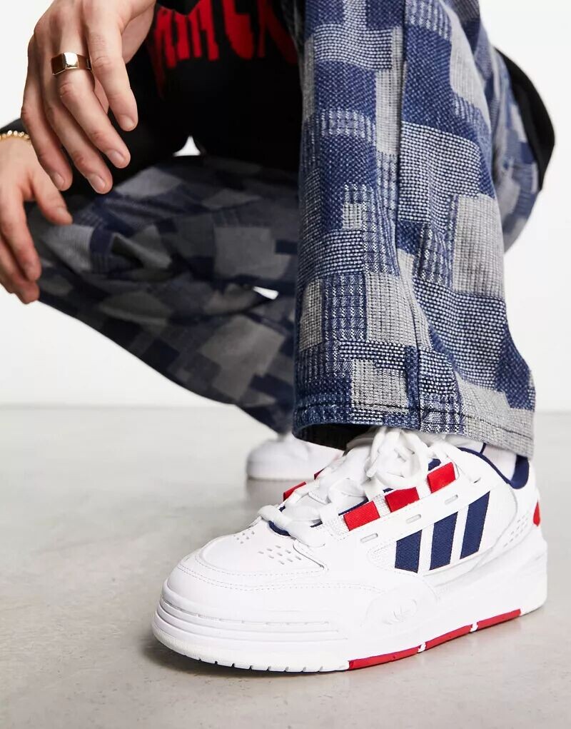 

Белые/красные/темно-синие кроссовки adidas Originals ADI2000