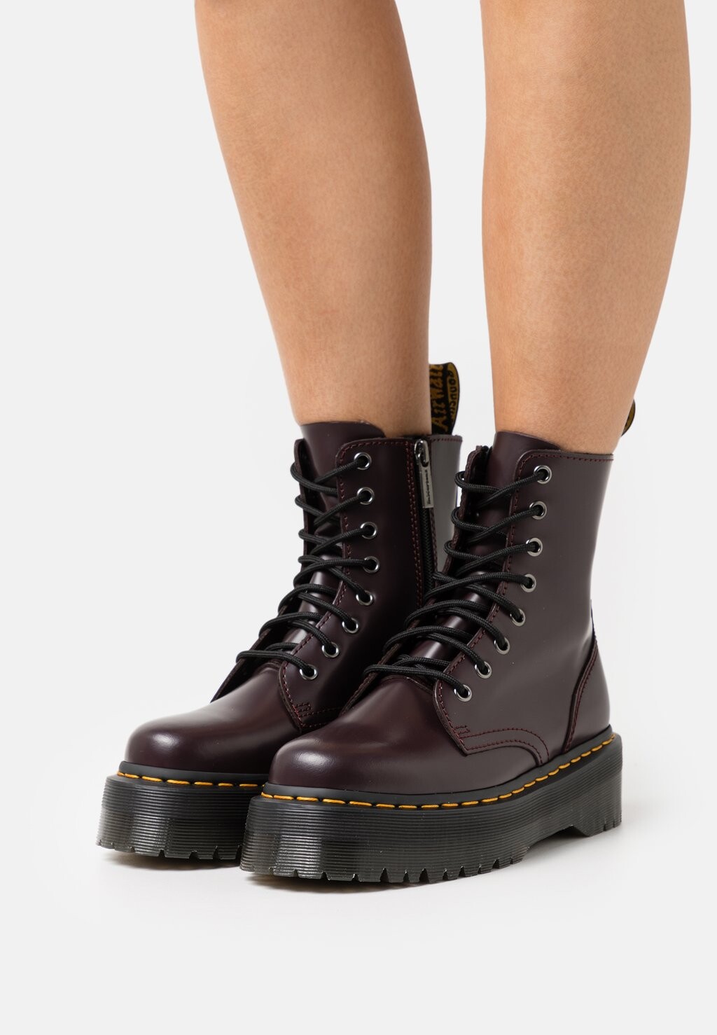 

Ботильоны на платформе Dr. Martens