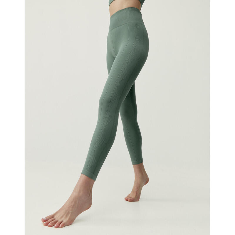 

Женские леггинсы из бесшовной ткани длиной 7/8 Born Living Yoga, цвет verde