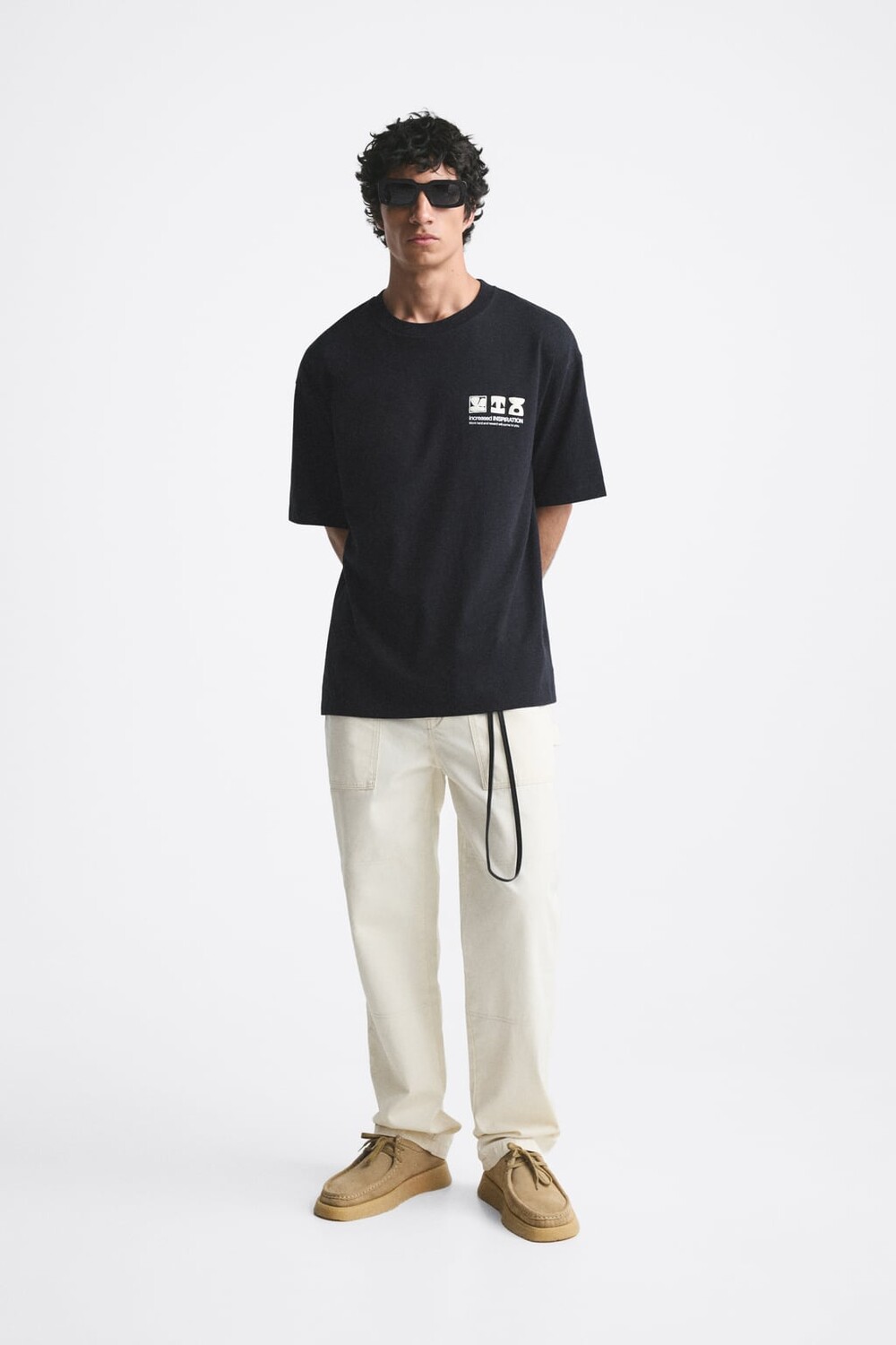 

Футболка с принтом ZARA, черный