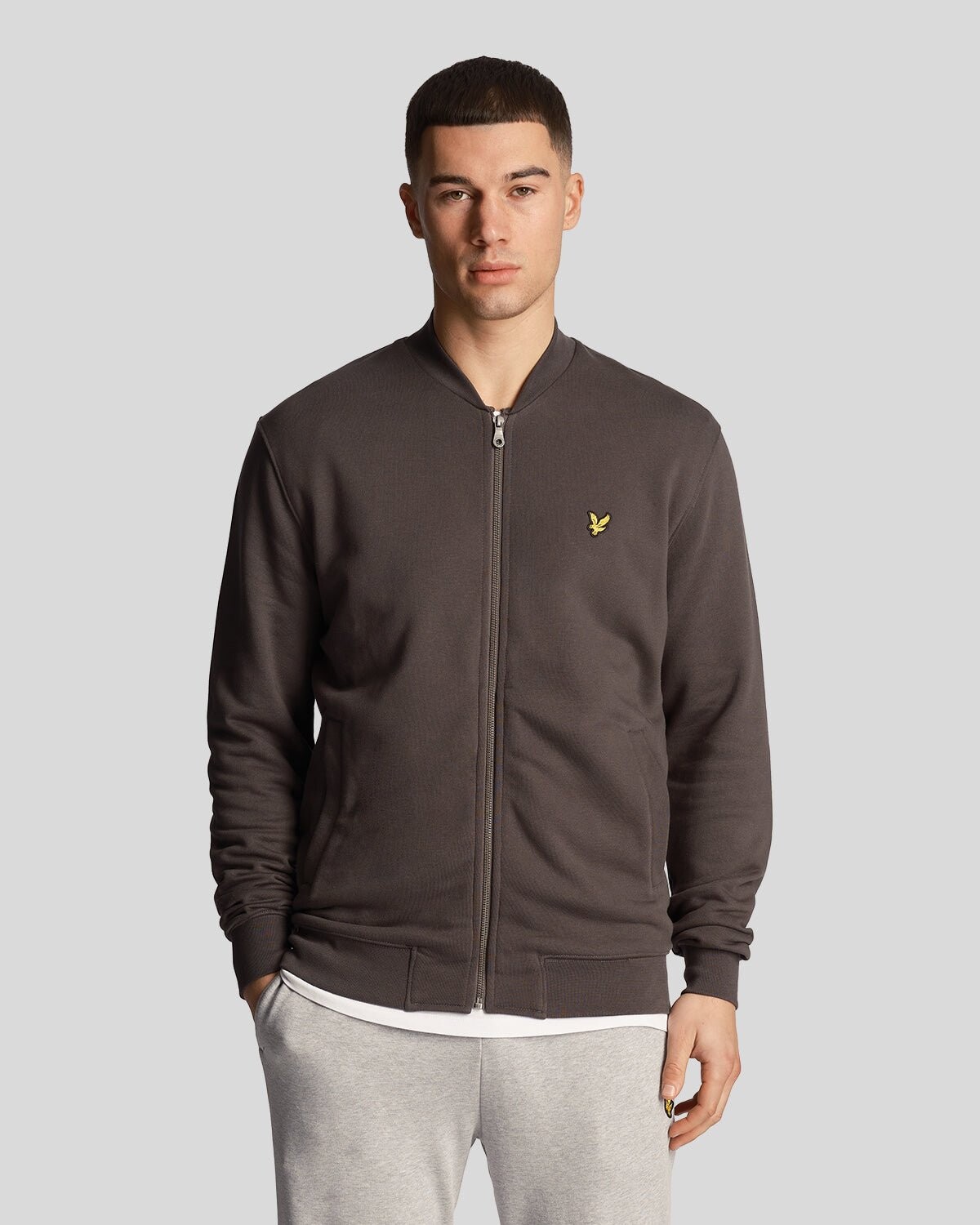 

Бомбер из трикотажа с застежкой-петлей Lyle & Scott, серый