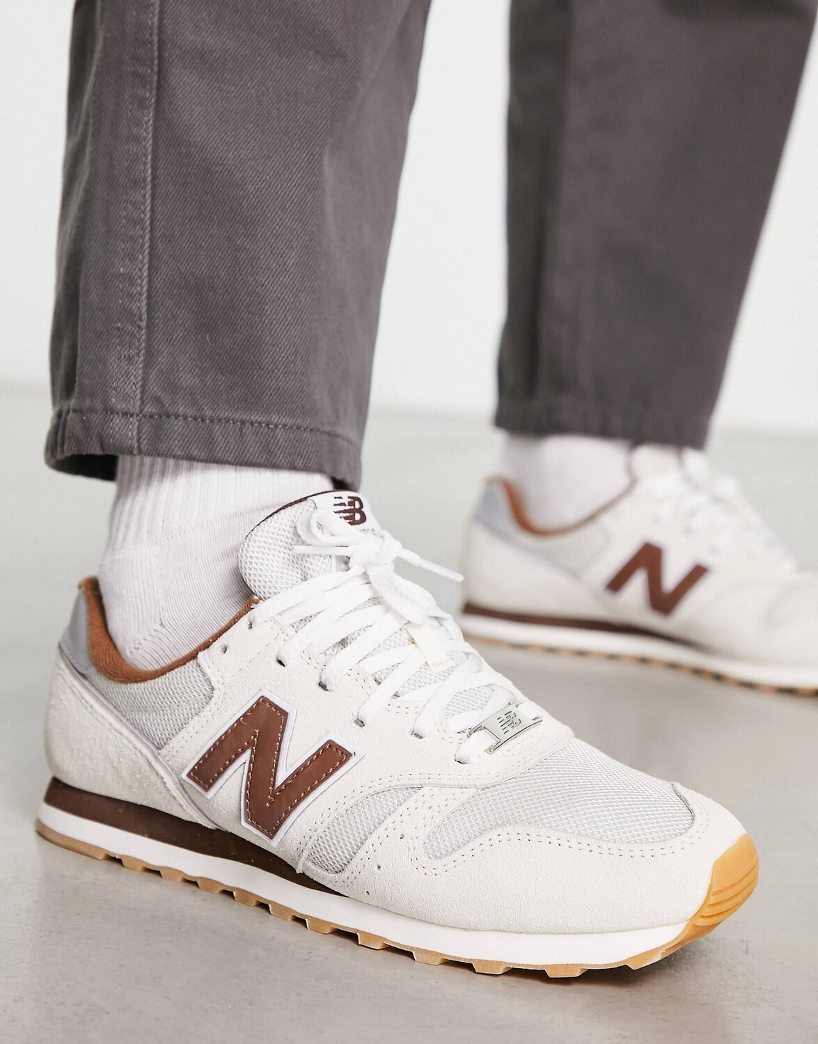 

Белые и коричневые кроссовки New Balance 373