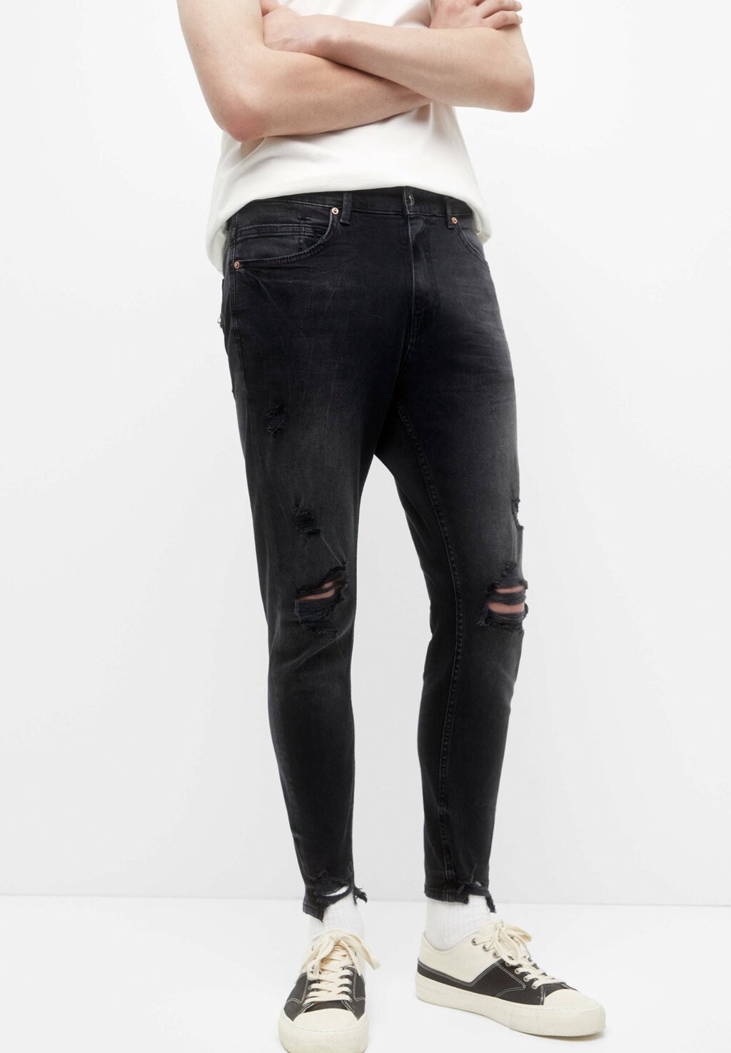

Джинсы облегающего кроя PULL&BEAR