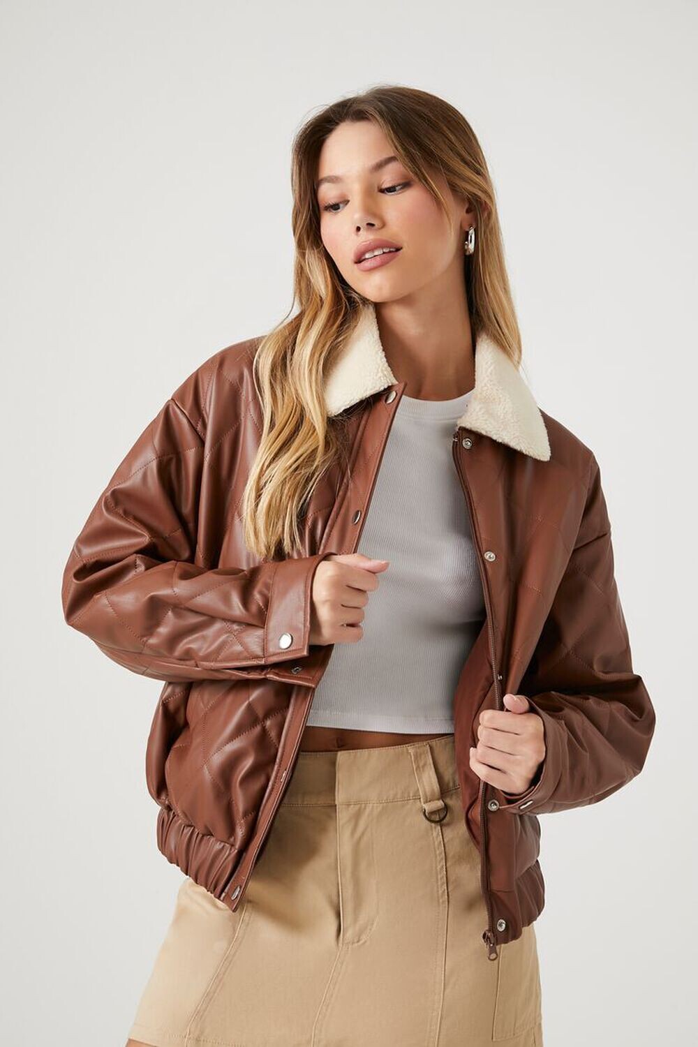 

Стеганый бомбер из искусственной кожи Forever 21, коричневый