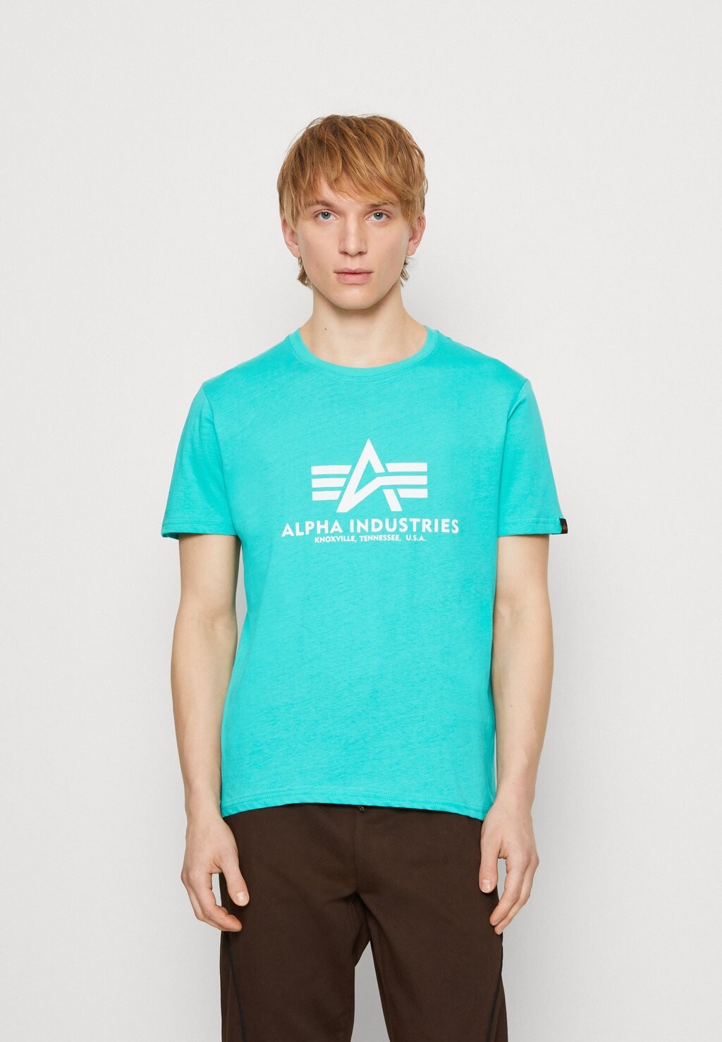 

Футболка с принтом Alpha Industries, атомно-зеленый