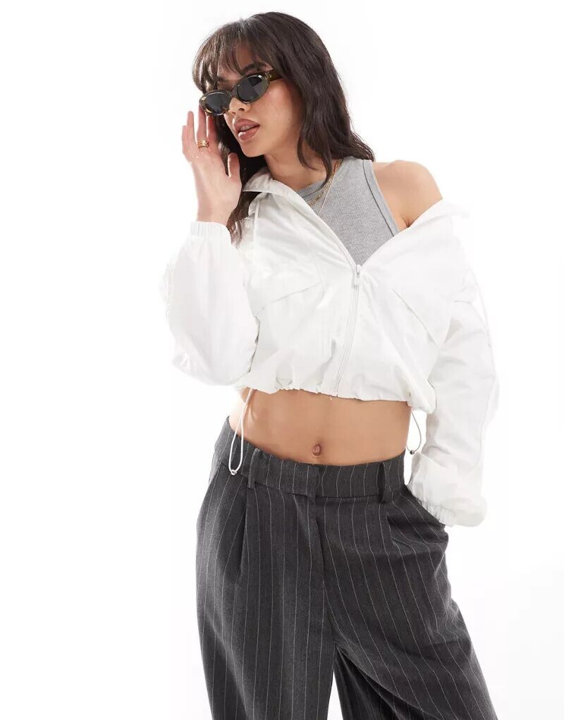 

Белая нейлоновая куртка свободного кроя с капюшоном Pull&Bear