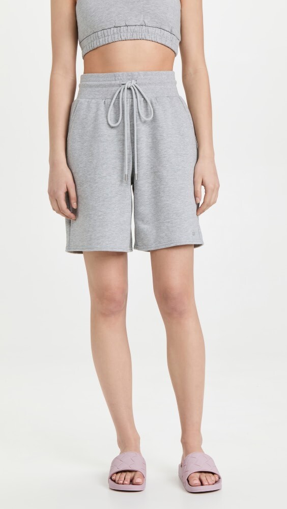

Шорты Alo Yoga High Waist Easy Sweat, серый