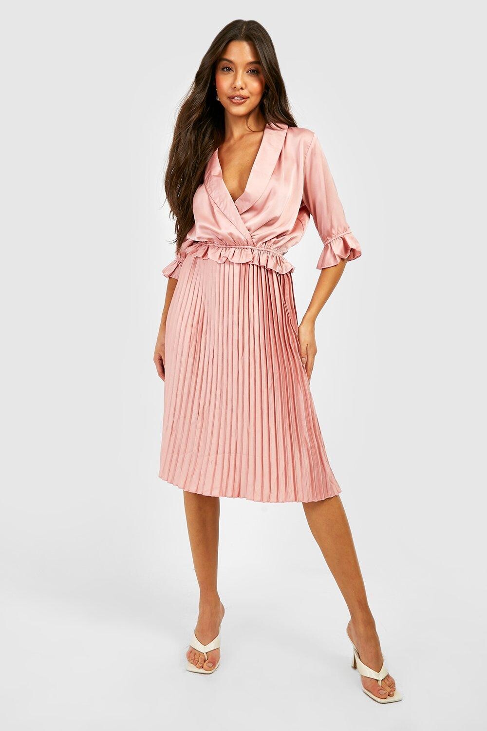 

Атласное платье миди с плиссами Boohoo, роза