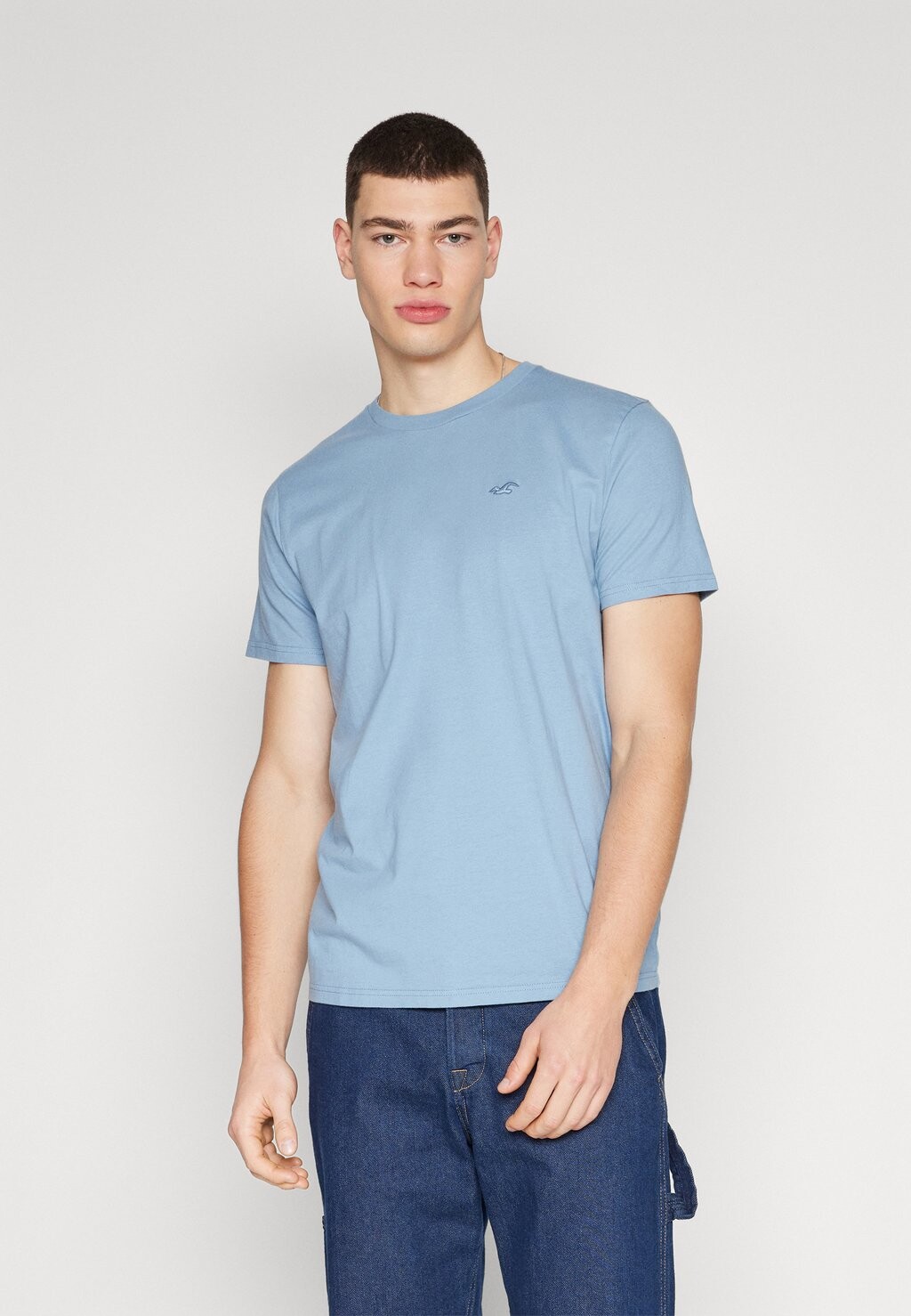 

Базовая футболка Icon Crew T-Shirt Hollister Co.