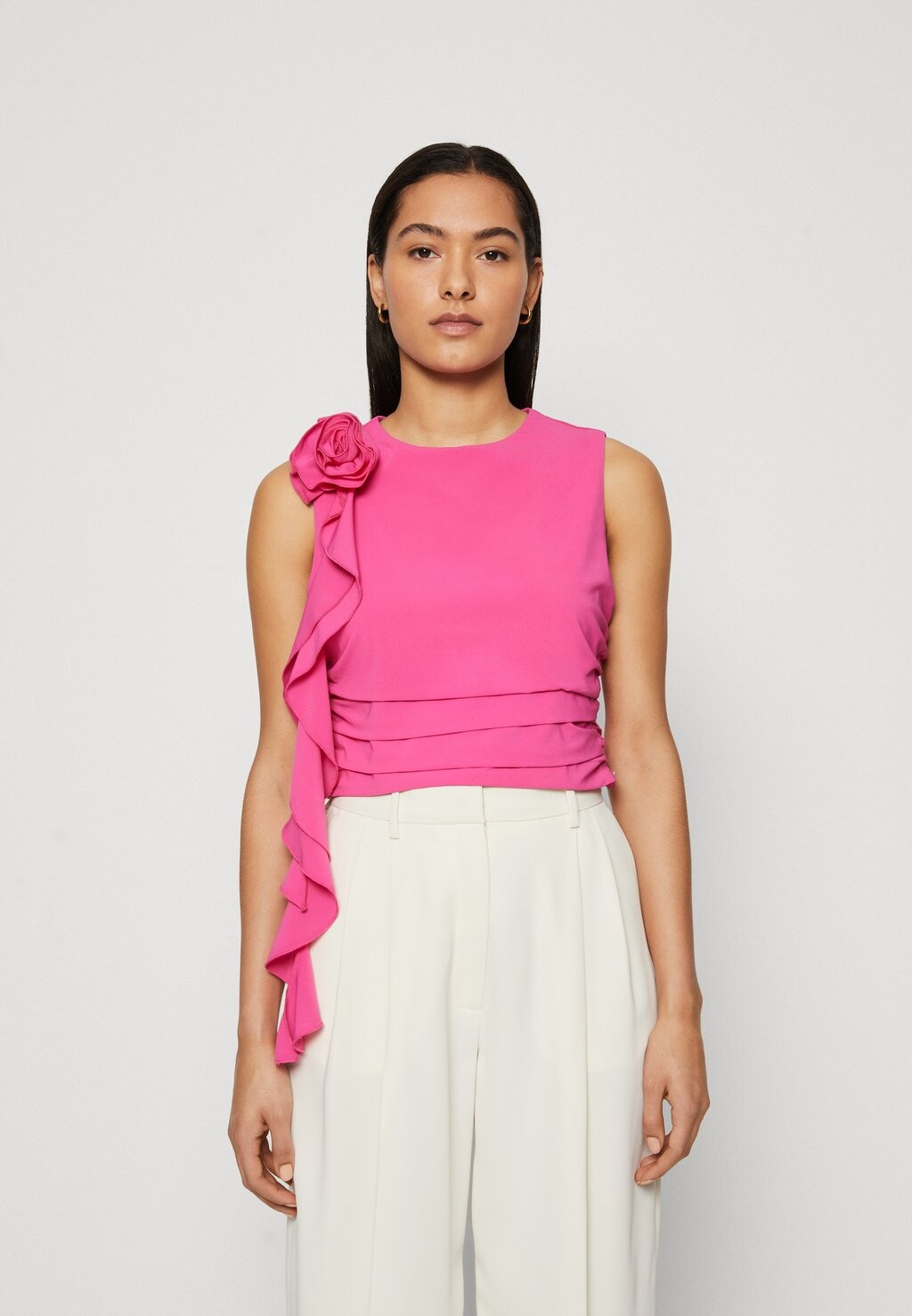 

Топ Bach Bare Flower Ruffle Abercrombie & Fitch, цвет raspberry rose