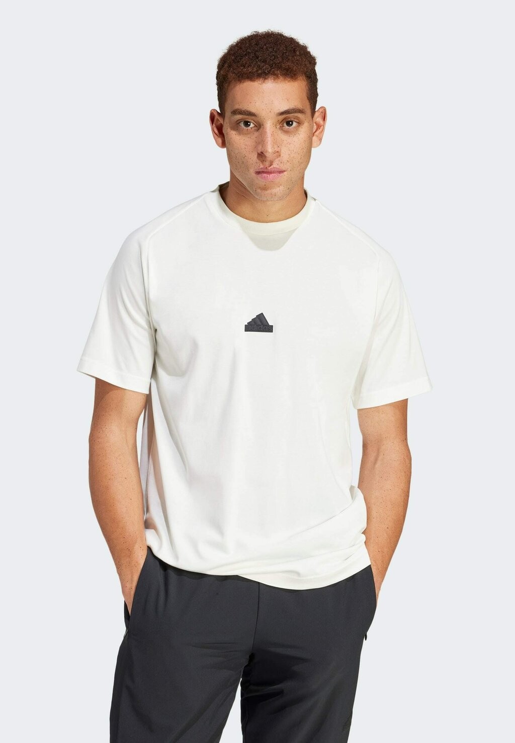 

Базовая футболка Z N E adidas Sportswear, цвет off white