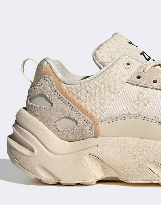 

Белые кроссовки adidas Originals ZX 22 boost
