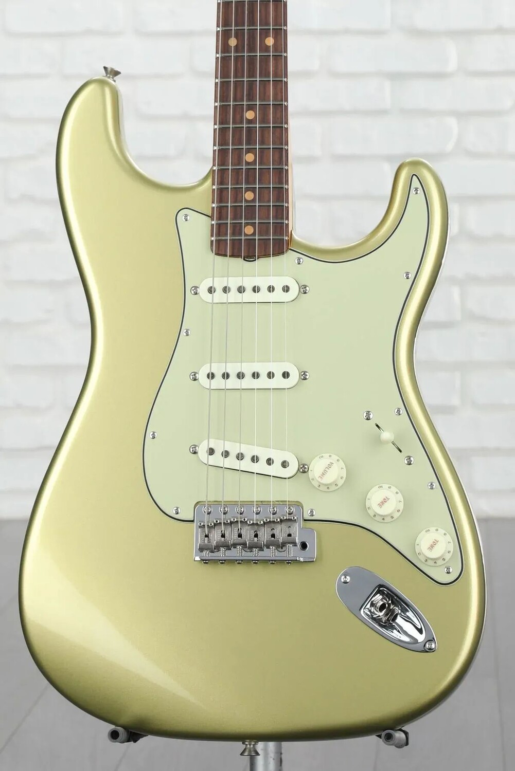 

Fender Custom Shop Электрогитара Johnny A. Signature Stratocaster — Lydian Gold Metallic