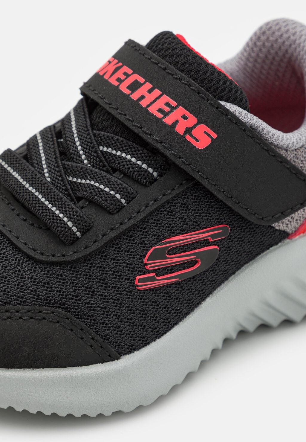 

Кроссовки на шнуровке BOUNDER Skechers, черный