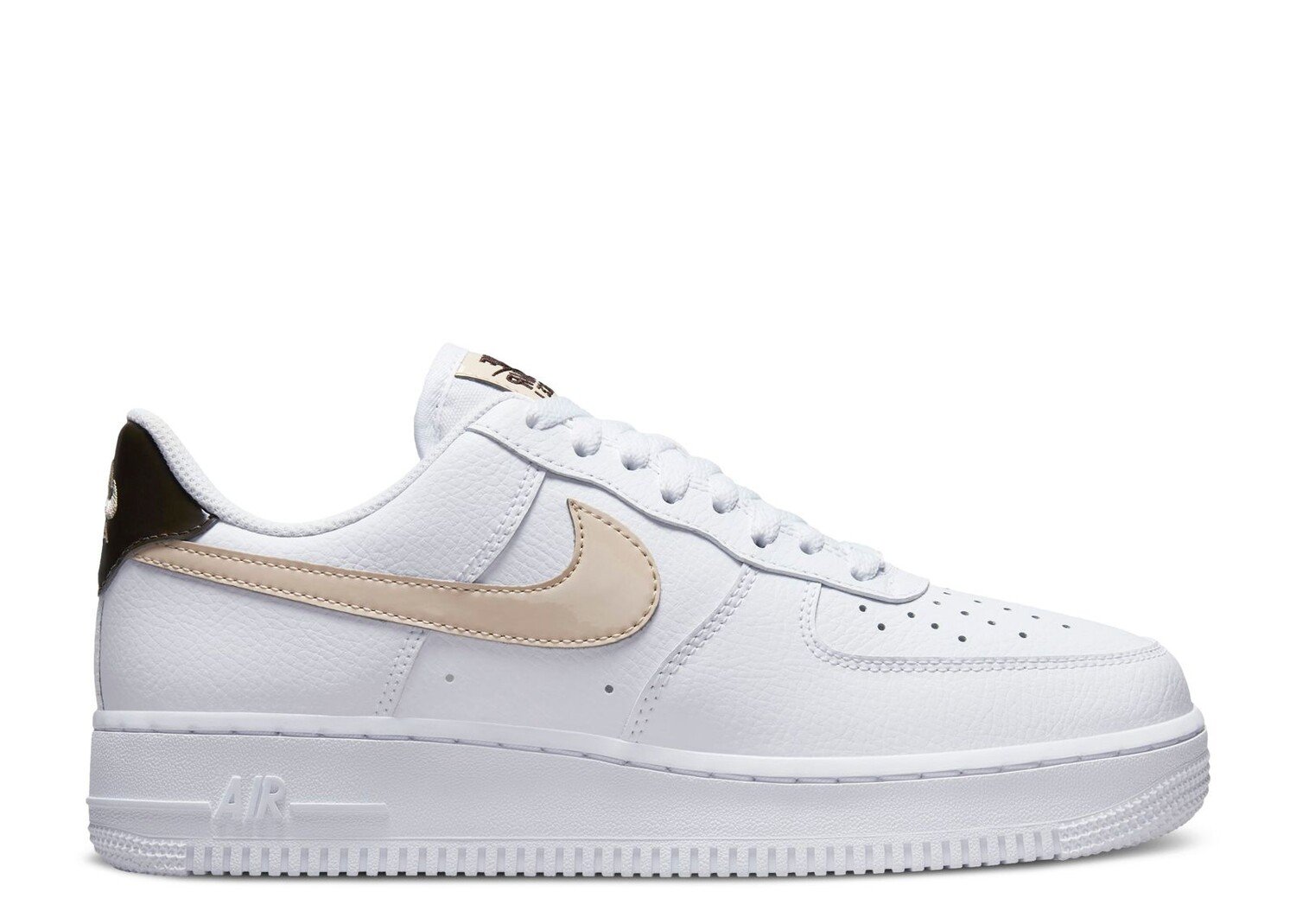 

Кроссовки Nike Wmns Air Force 1 '07 'White Sanddrift Patent', белый