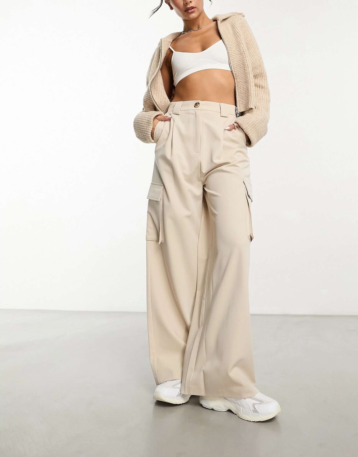 

Сшитые на заказ брюки карго цвета камня ASOS