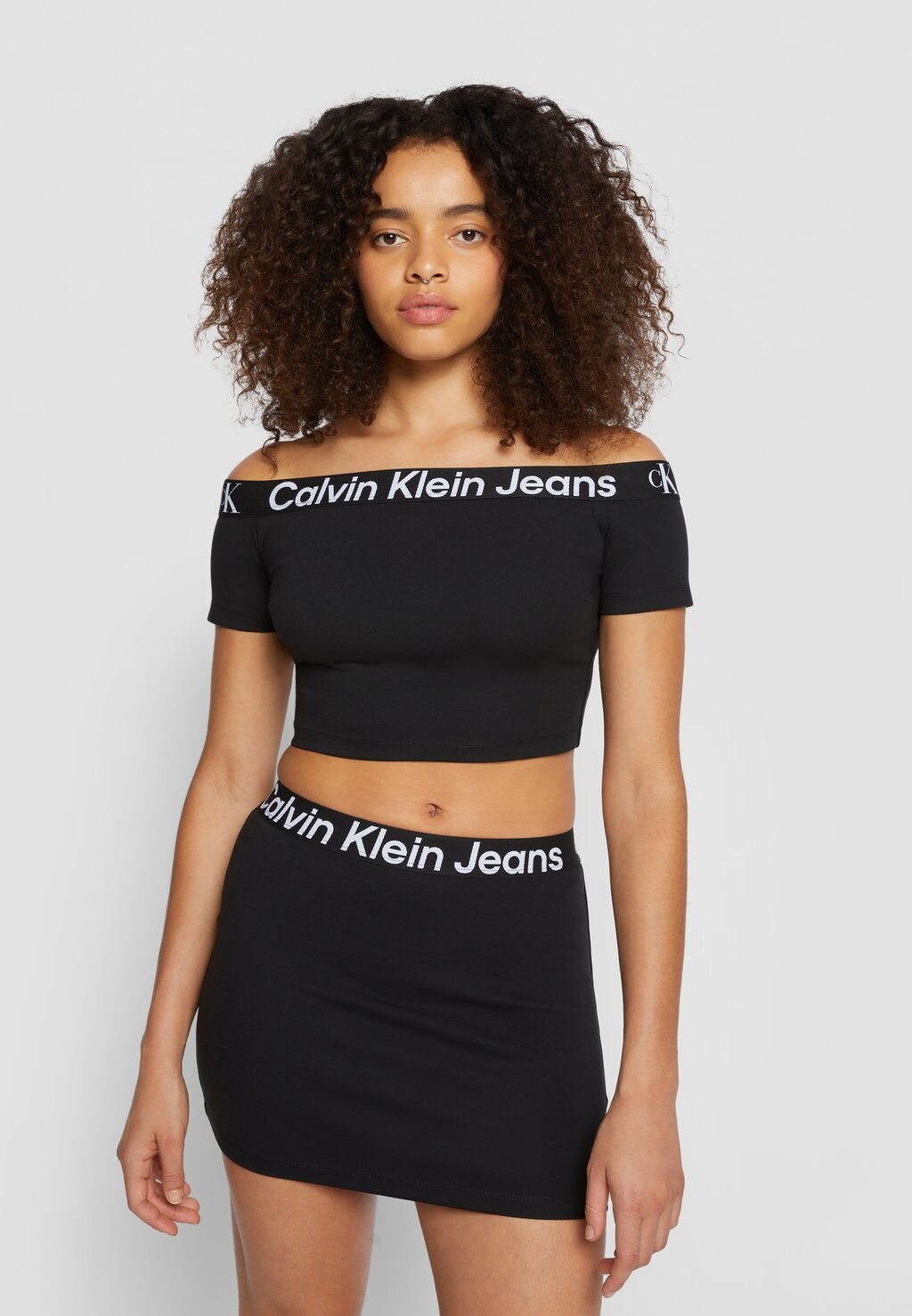 

футболка с принтом ЭКСКЛЮЗИВНЫЙ ТОП LOGO TAPE MILANO BARDOT Calvin Klein Jeans, черный