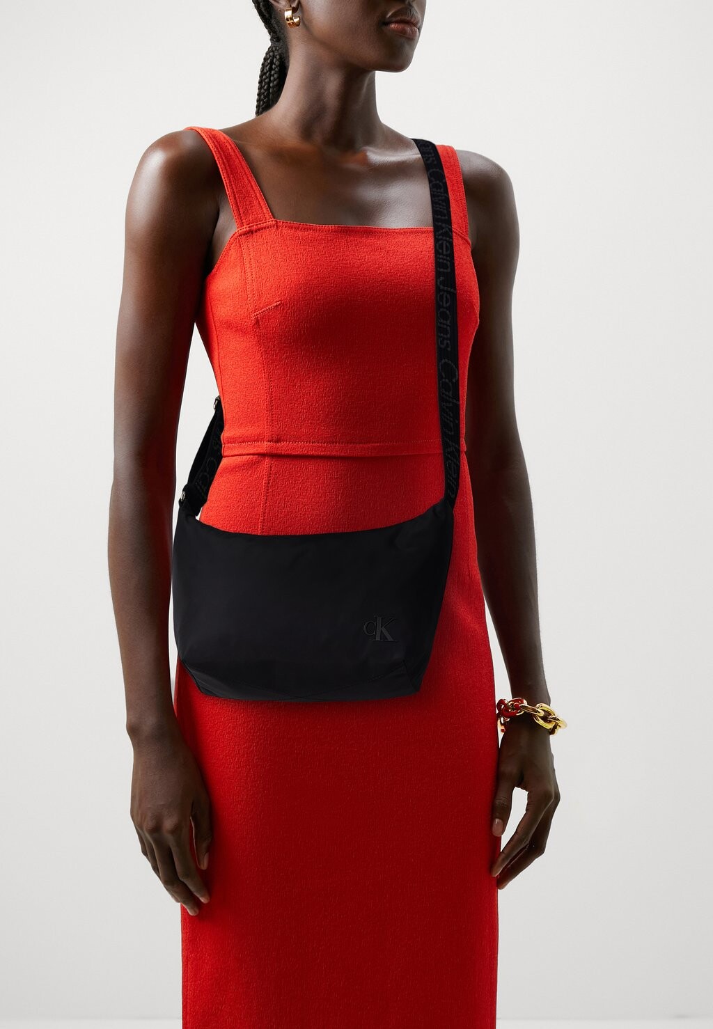 

Сумка через плечо ULTRALIGHT SHOULDERBAG Calvin Klein Jeans, черный