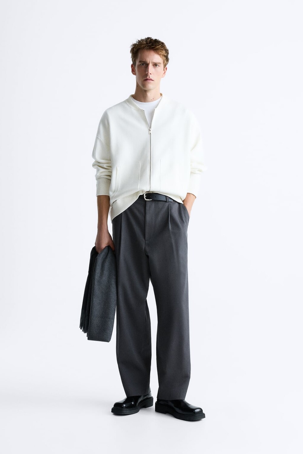 

Трикотажная куртка на молнии ZARA, экру
