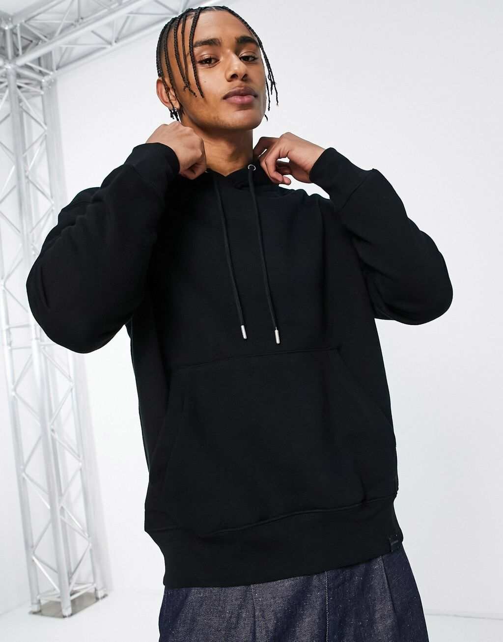 

Черное худи Pull&Bear