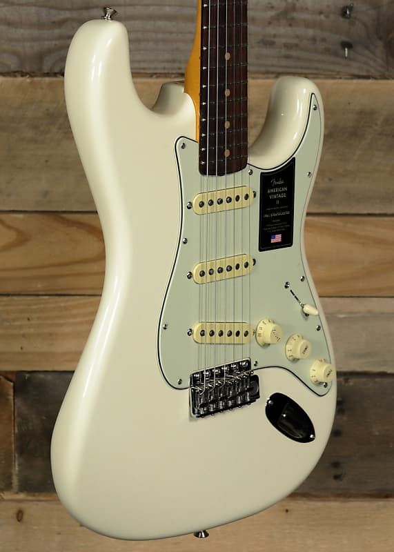 Электрогитара Fender American Vintage II 1961 Stratocaster Olympic White w/ Case электрогитара fender american vintage ii 1961 stratocaster left handed olympic white w case