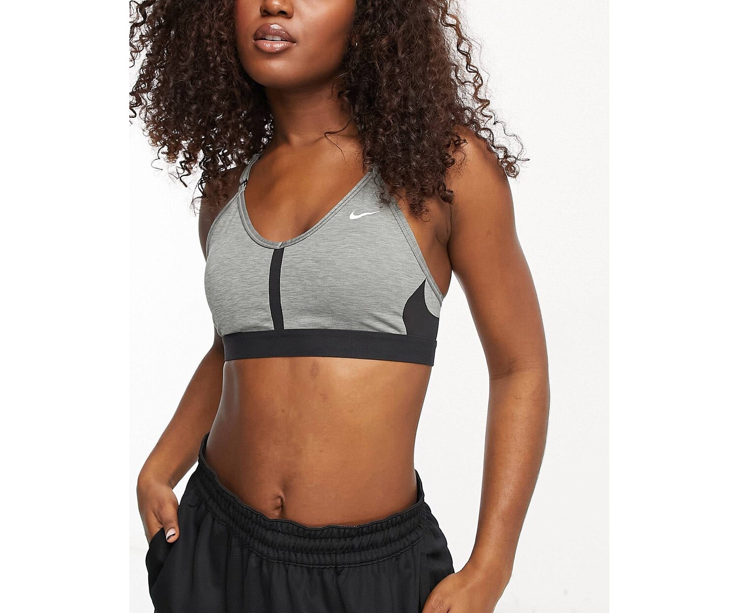 

Серый бюстгальтер с v-образным вырезом Nike Training Indy Dri-Fit