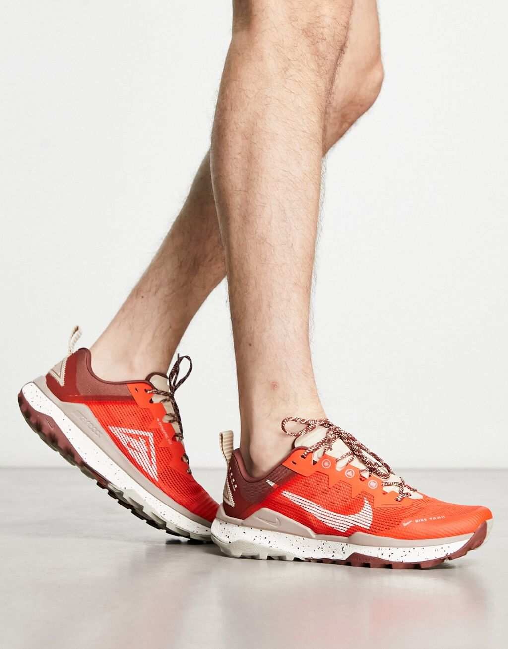

Красные кроссовки Nike Running React Wildhorse 8