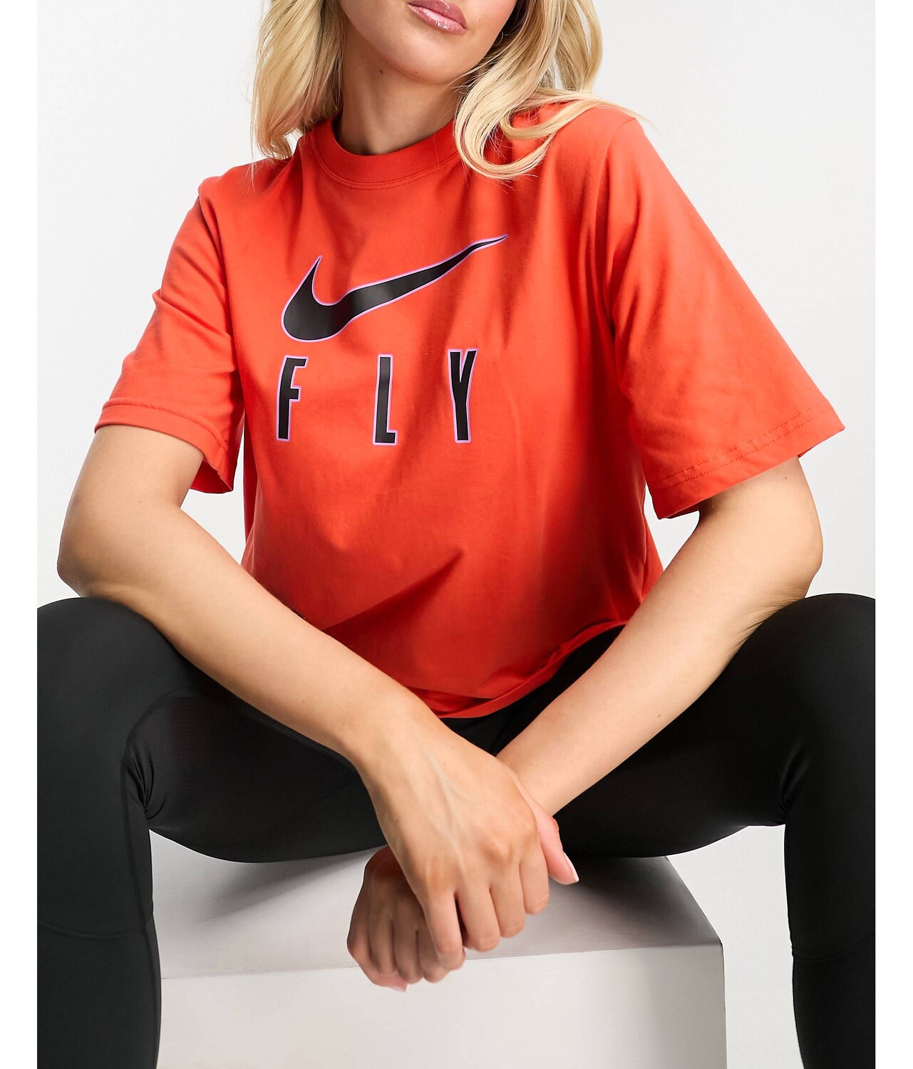 

Красная футболка свободного кроя Nike Training Swoosh Fly, Красный