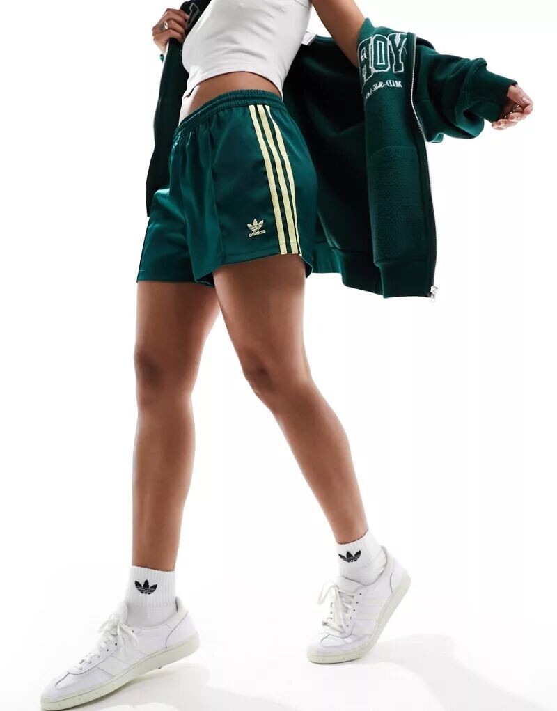 

Зеленые и желтые атласные шорты в стиле ретро adidas Originals