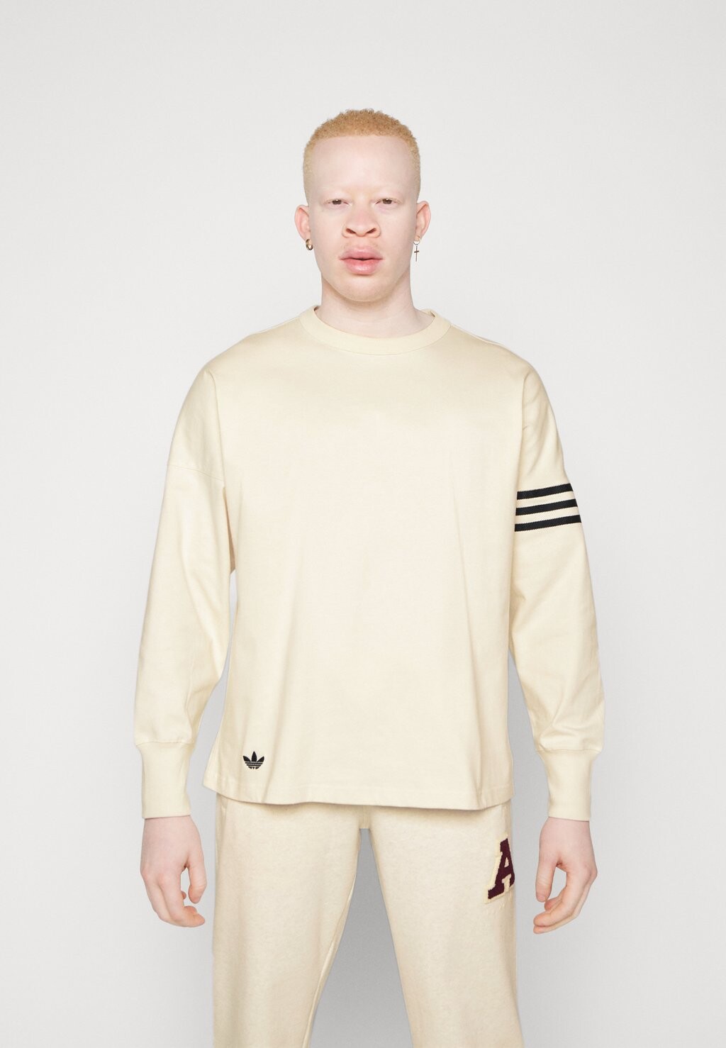 

Толстовка adidas Originals Neuclassics Ls, белый/черный