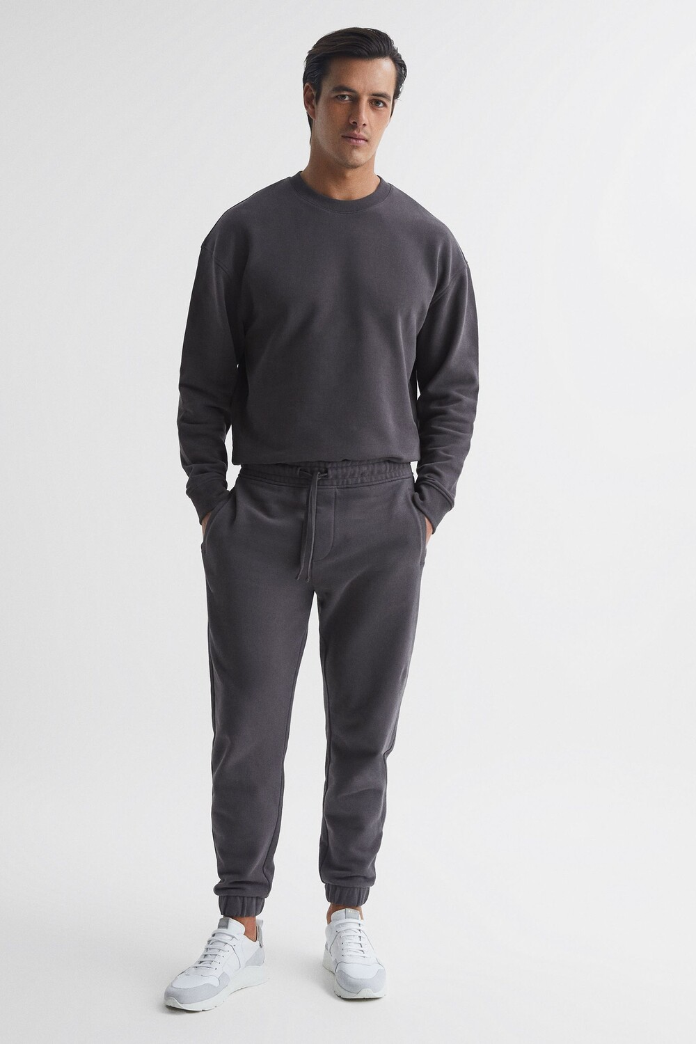 

Окрашенные Али джоггеры Reiss, черный