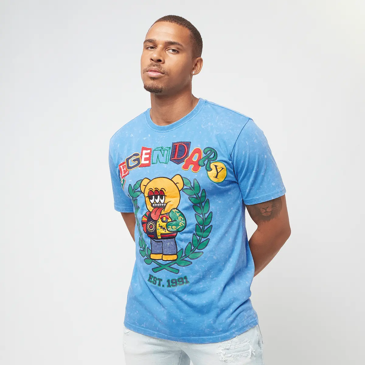 

Футболка Smoke Rise Varsity Graphic Fashion Tee, синий/разноцветный