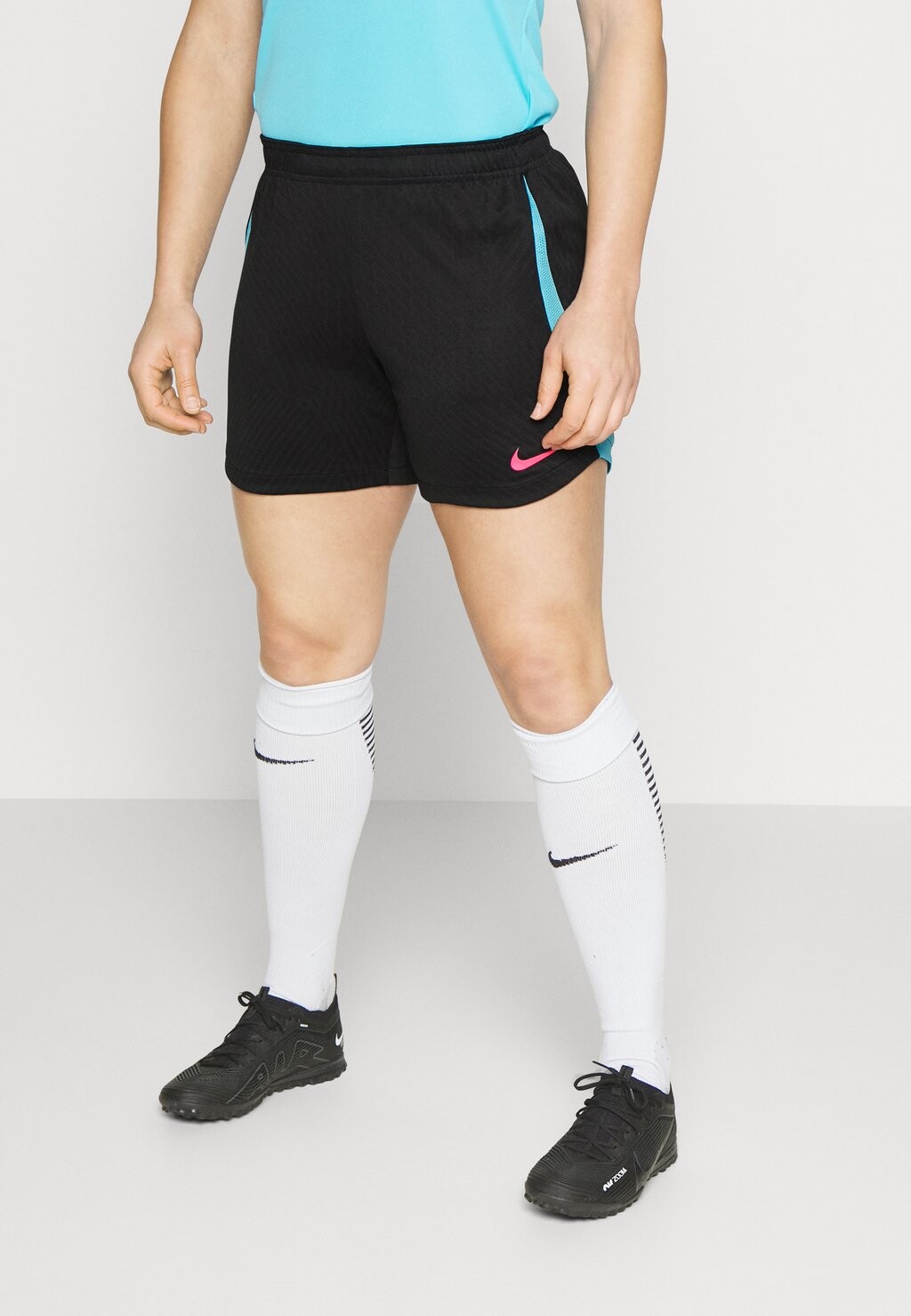 

Спортивные шорты Nike