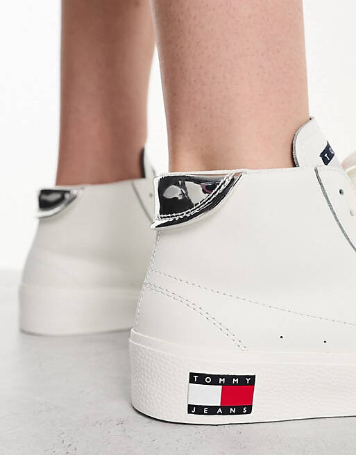 

Бежевые кроссовки на платформе из вулканизированной кожи Tommy Jeans