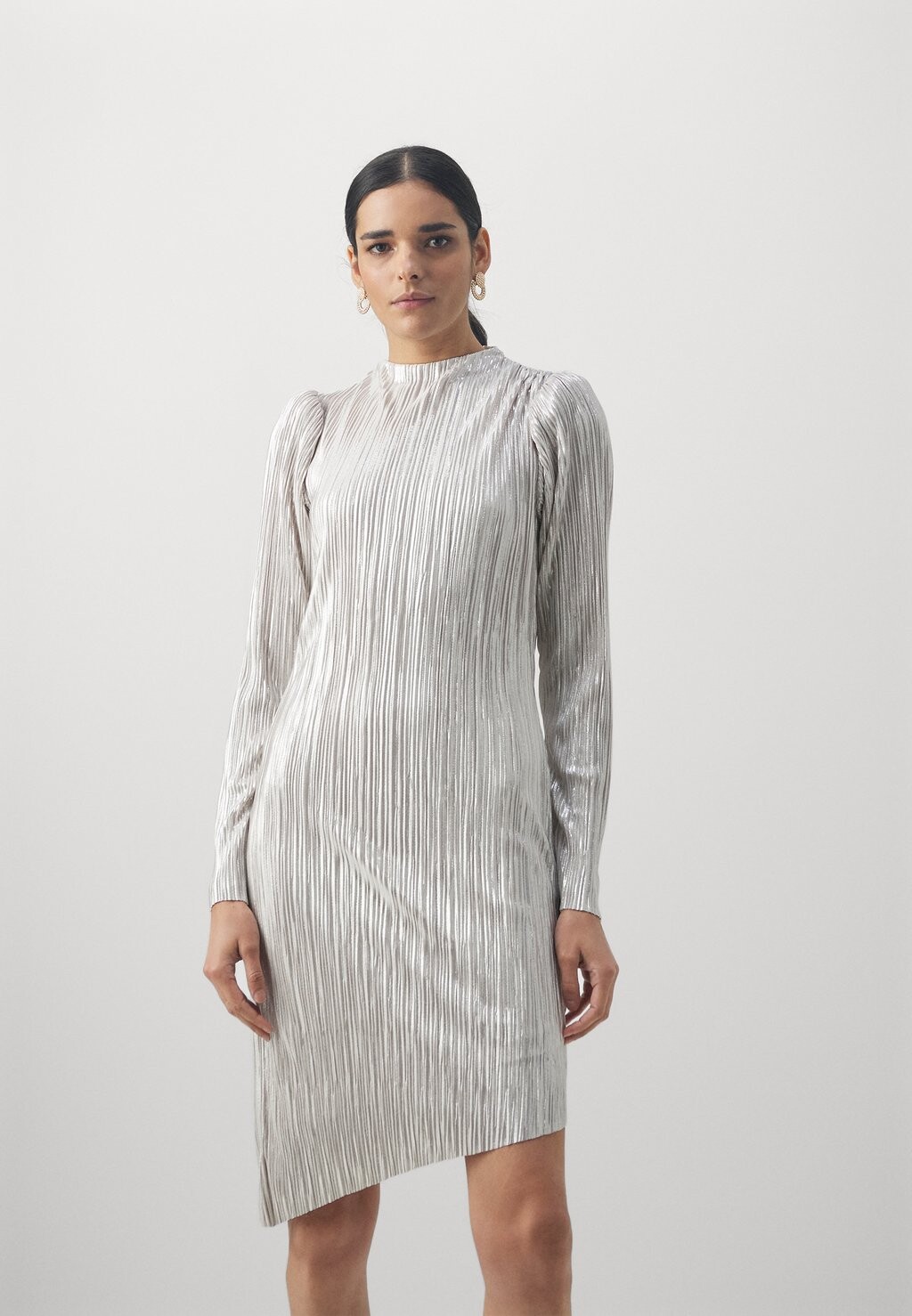 

Элегантное платье GROUNDBERRY MAGGIE DRESS Bruuns Bazaar, серебро