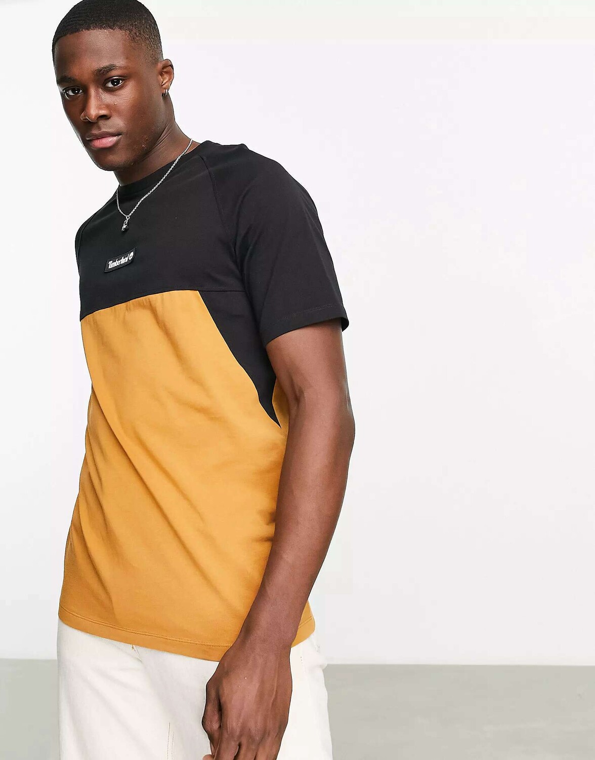 

Черная/коричневая футболка Timberland Cut & Sew