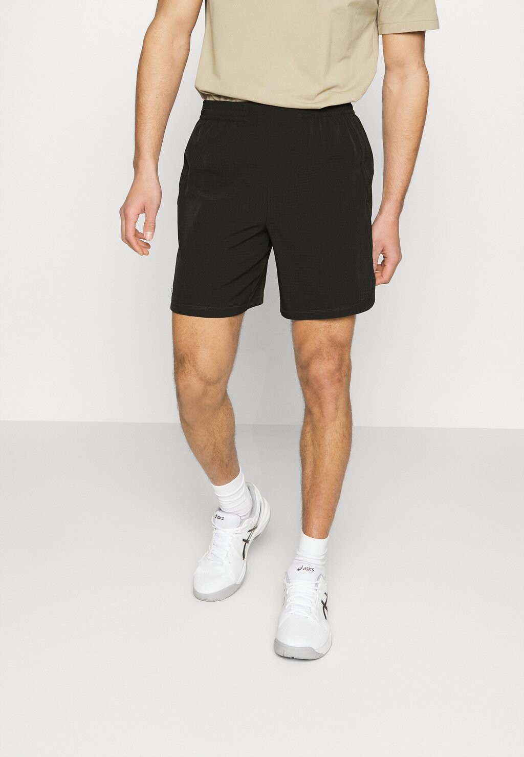 

Спортивные шорты Lacoste