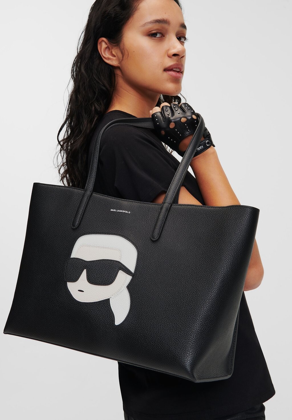 

Сумка для покупок K IKONIK 2 0 LEA GRAINY KARL LAGERFELD, черный