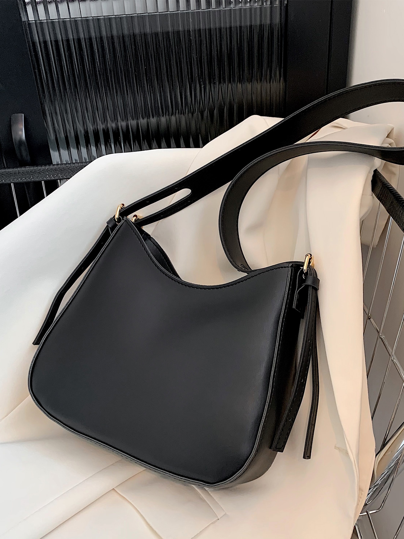 Минималистичная сумка-хобо, черный минималистичная сумка хобо бежевый