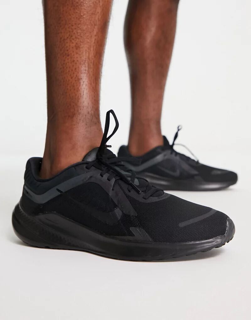 

Черные кроссовки Nike Quest 5