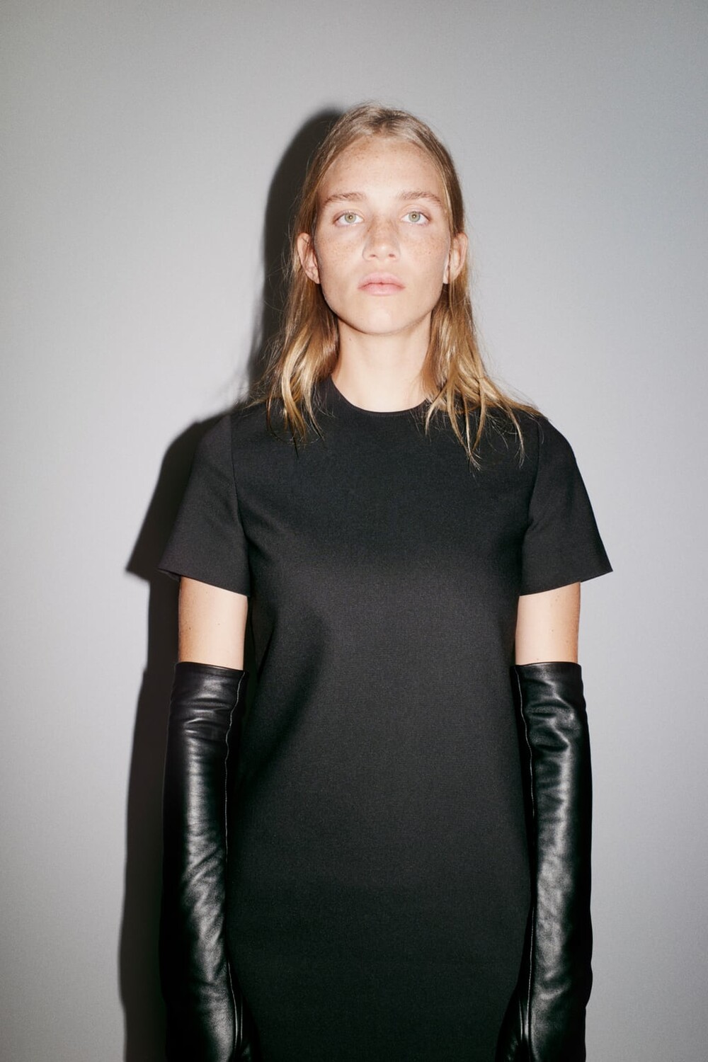 

Короткое платье ZARA, черный
