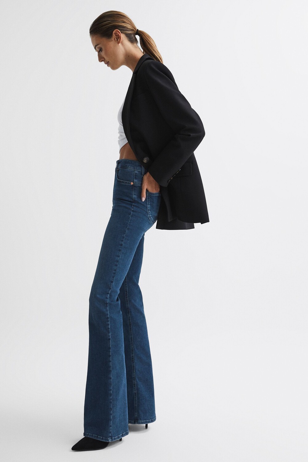 

Расклешенные джинсы Perry Contour с высокой талией Reiss, черный
