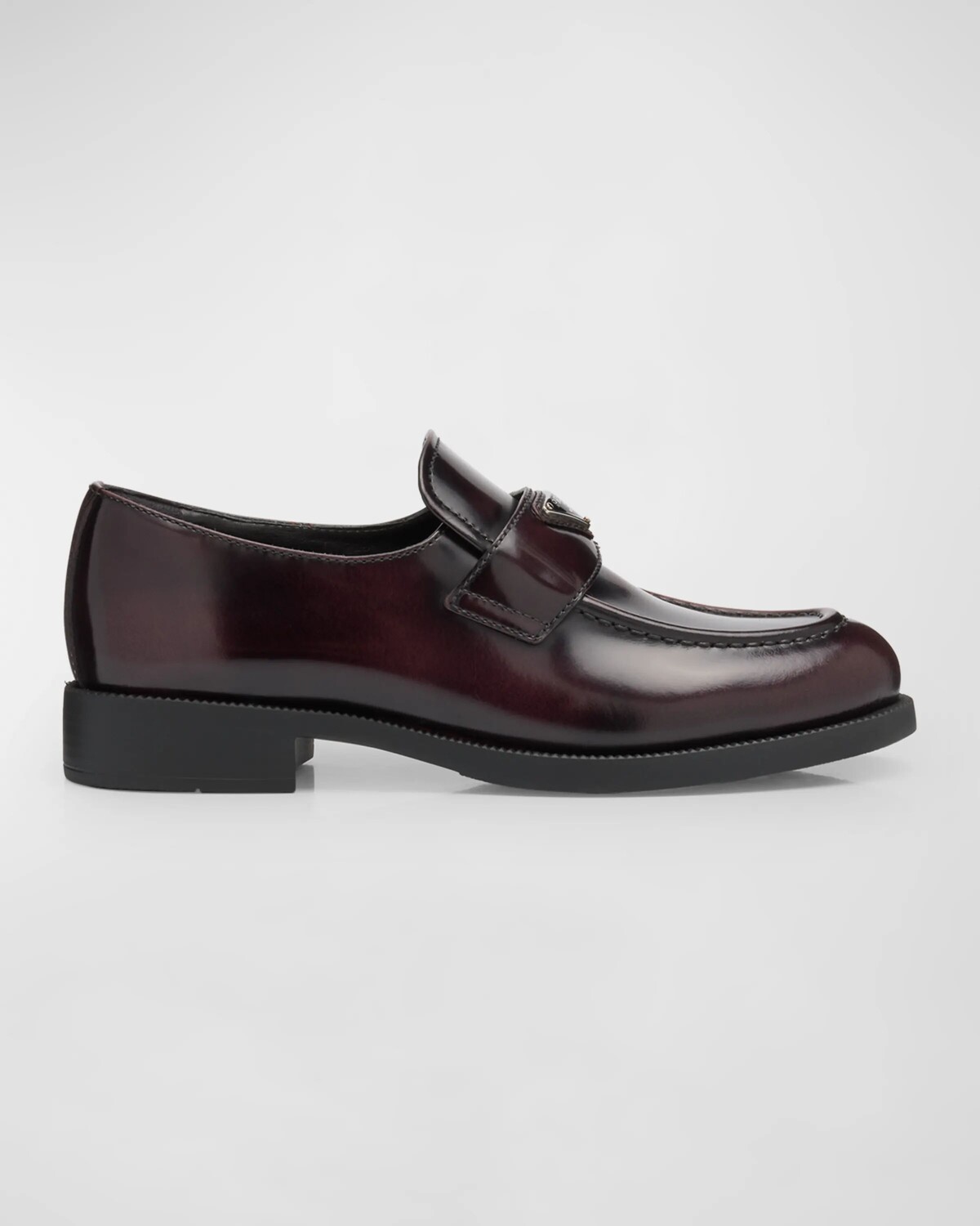 

Кожаные слипоны с логотипом Prada, цвет Cordovan