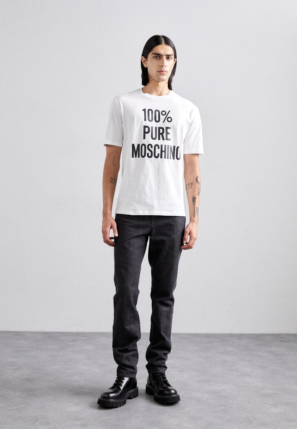 

Футболка с принтом MOSCHINO, цвет fantasy white