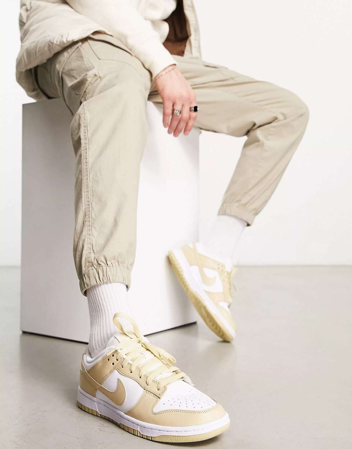 

Бело-золотые кроссовки Nike Dunk Low, Желтый