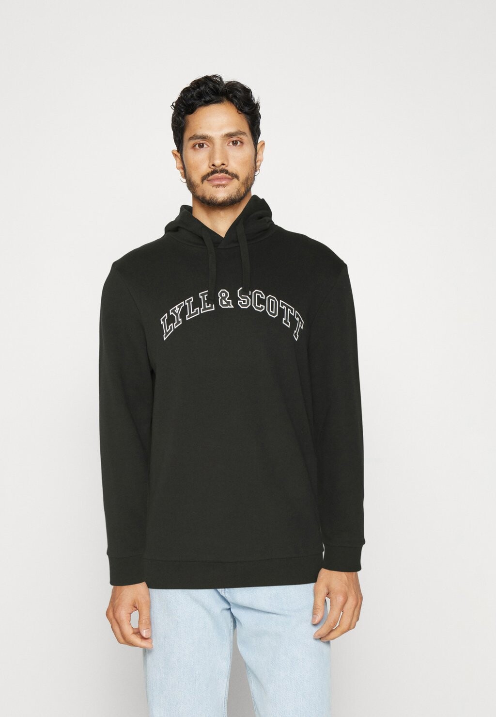 

Толстовка Lyle & Scott, черный
