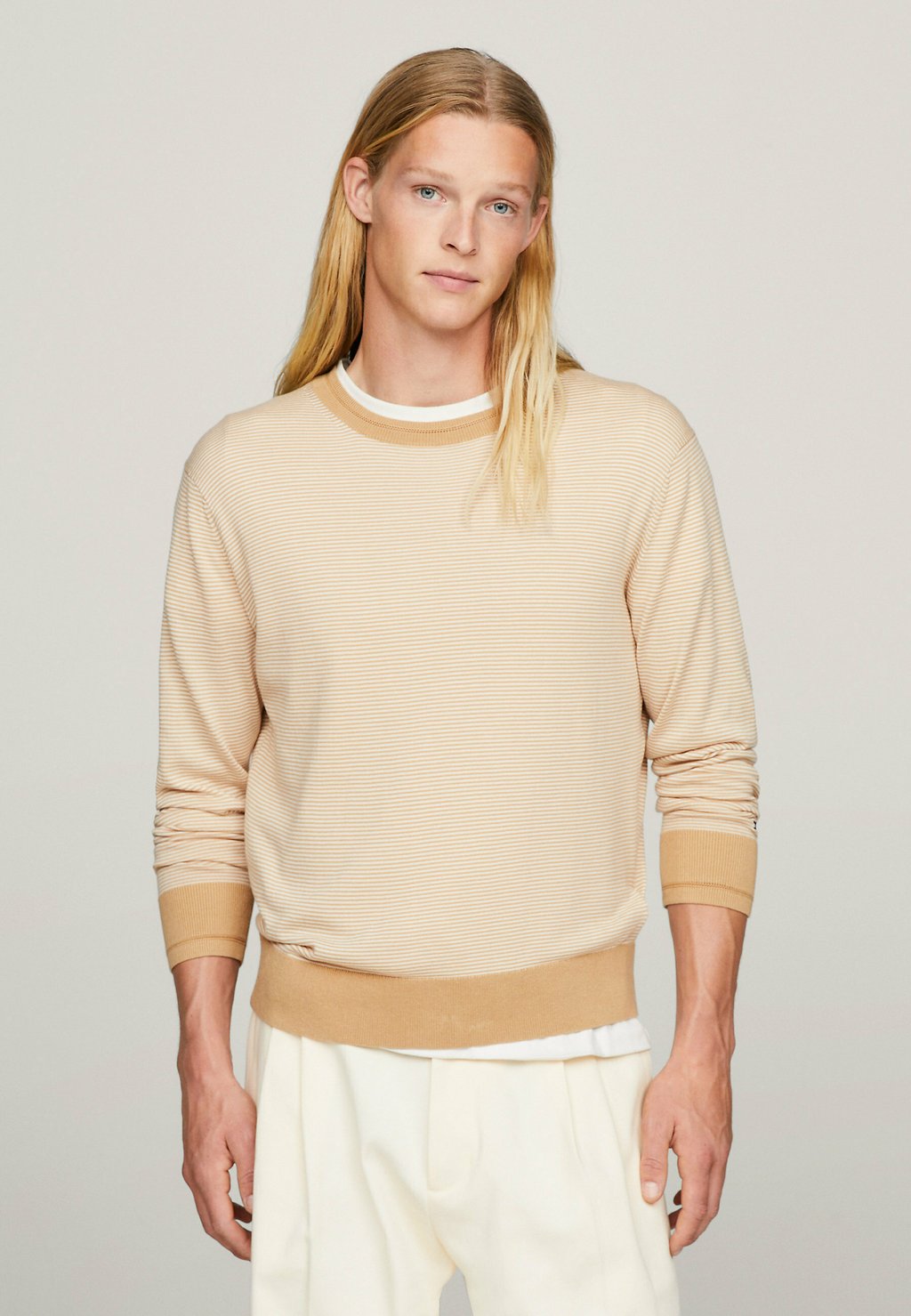 

Свитер Flag Embroidery Crew Neck Tommy Hilfiger, цвет classic khaki calico